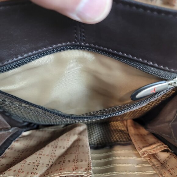 Travelon Crossbody Messenger-style Shoulder Bag - Perfect for Travelers - Picture 7 of 13